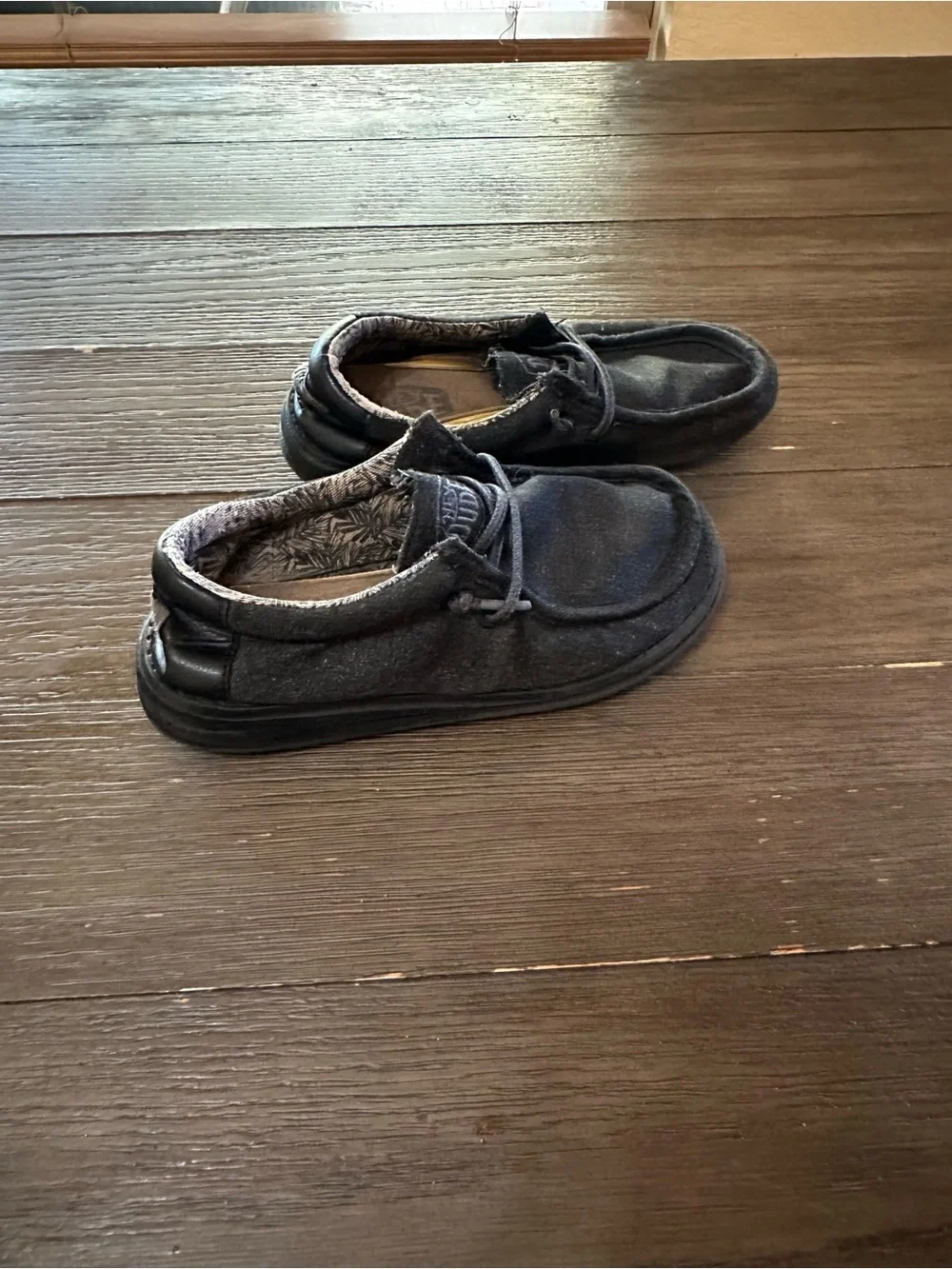 Hey Dude Boys Sz 2 Wally Basic Black Slip-Ons
